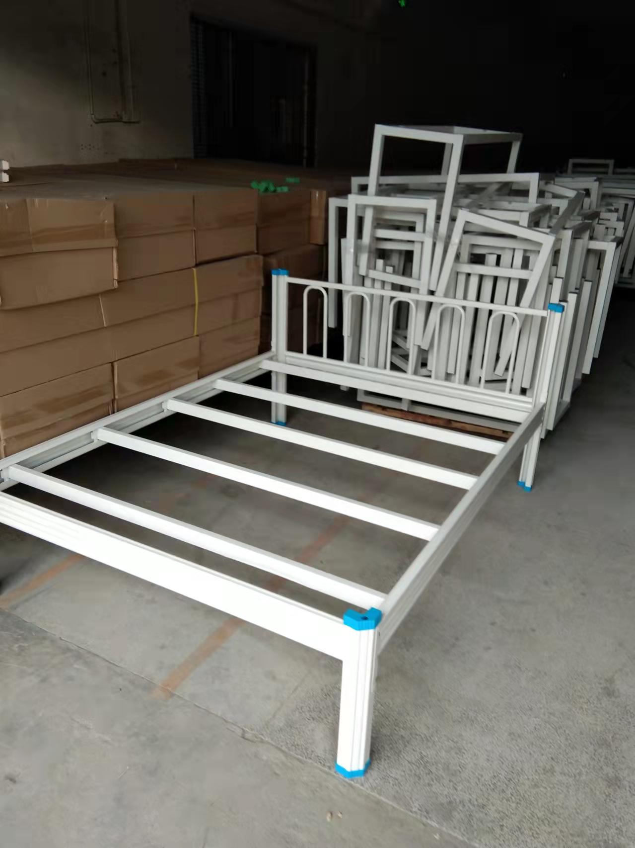 單人單層鐵架床是什么樣子？