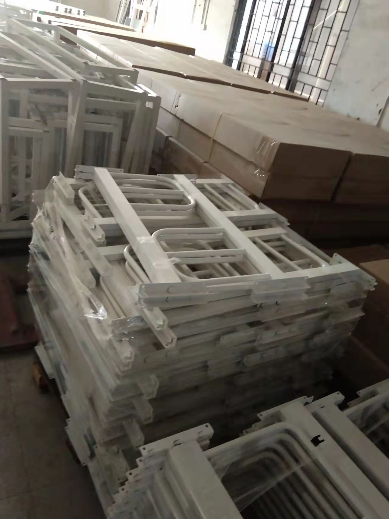 為什么上下鋪鐵床護(hù)欄要做高一些？