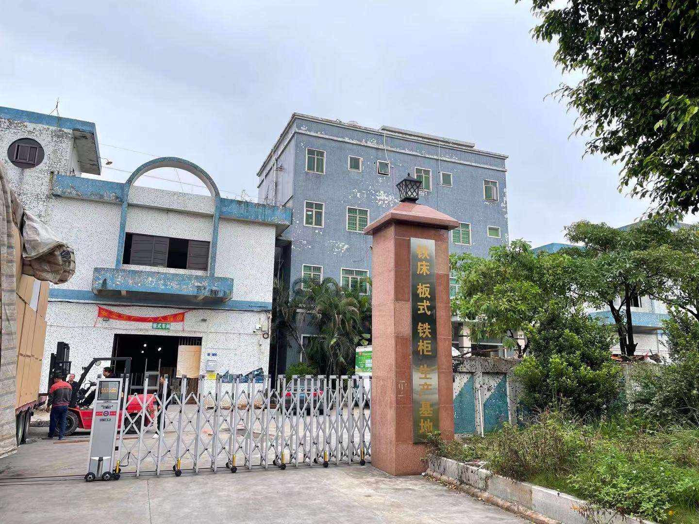 買上下鋪鐵床送床板嗎？