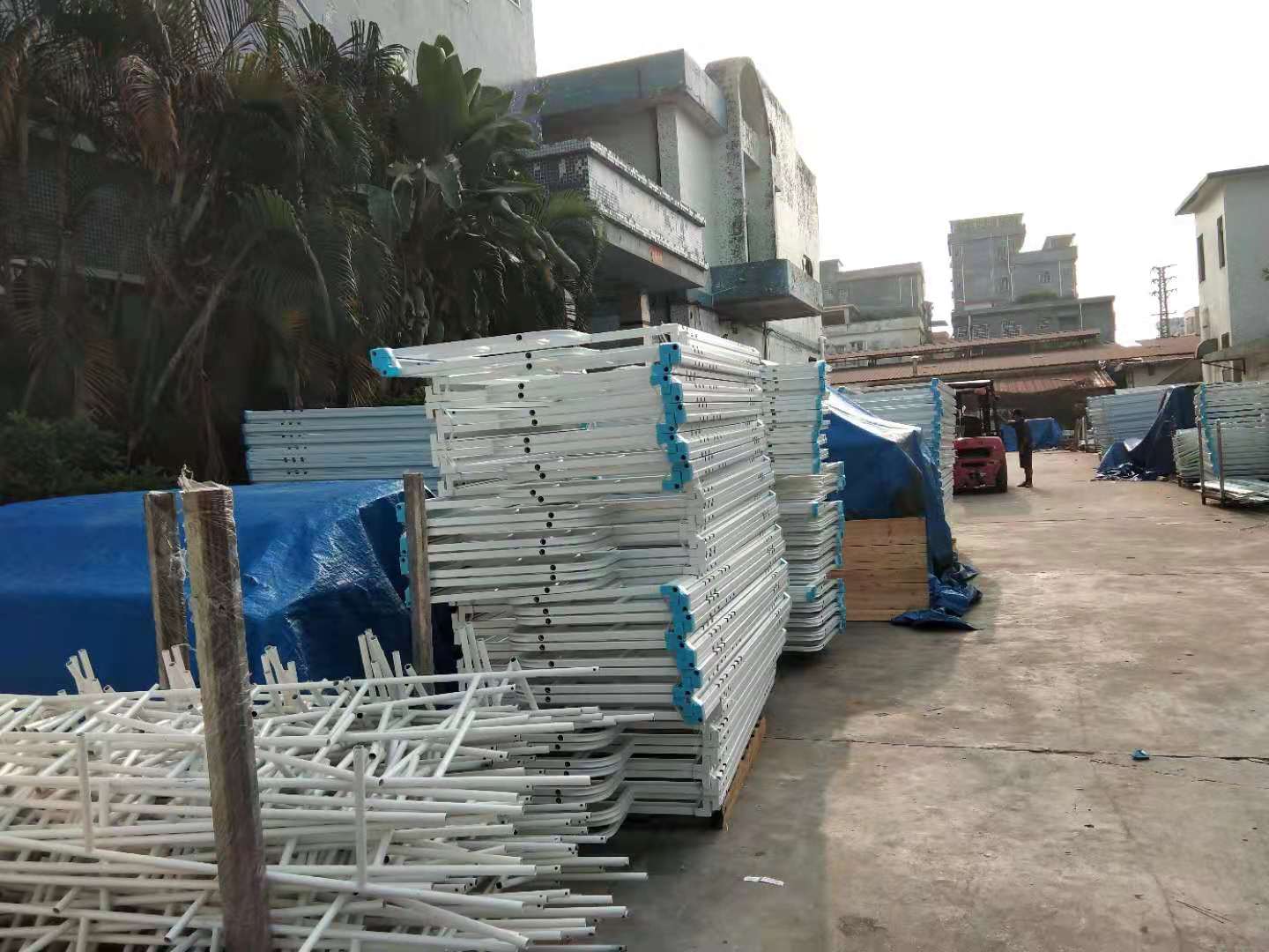 學(xué)生公寓床是卡扣好還是螺絲好？