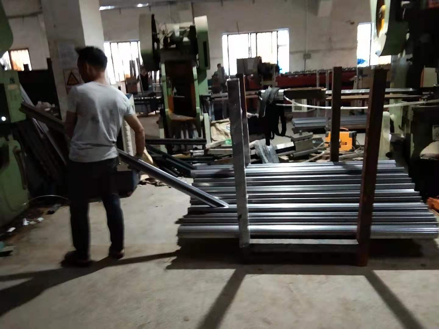 上下鋪鐵床用什么材料做的好？